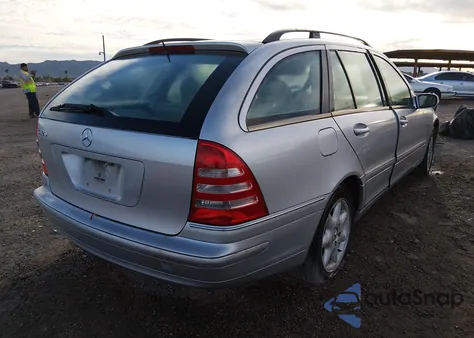 2002 Mercedes-Benz C 320 z USA, uszkodzony, nr VIN WDBRH64J42F134823